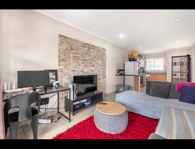 2 BEDROOM APARTMENT FOR SALE IN FERNDALE